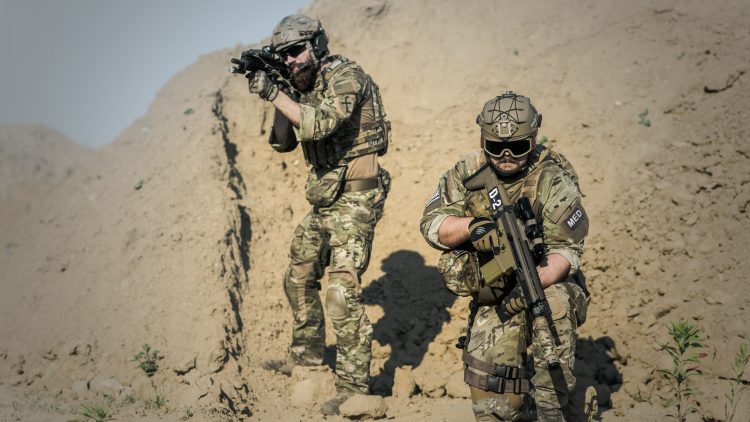 war-desert-guns-gunshow-163523