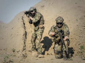 war-desert-guns-gunshow-163523