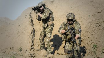 war-desert-guns-gunshow-163523