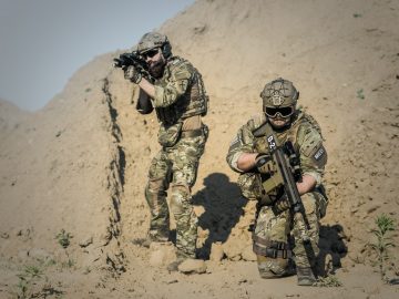 war-desert-guns-gunshow-163523